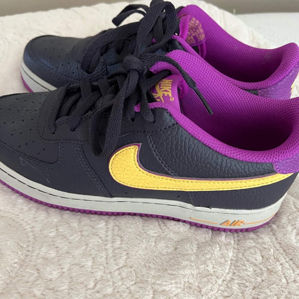 Air Force 1 Low 7Y/Women’s 8.5